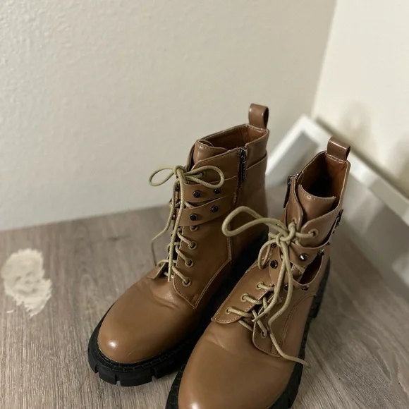 Stylish Tan Ankle Boots - Picture 2 of 7